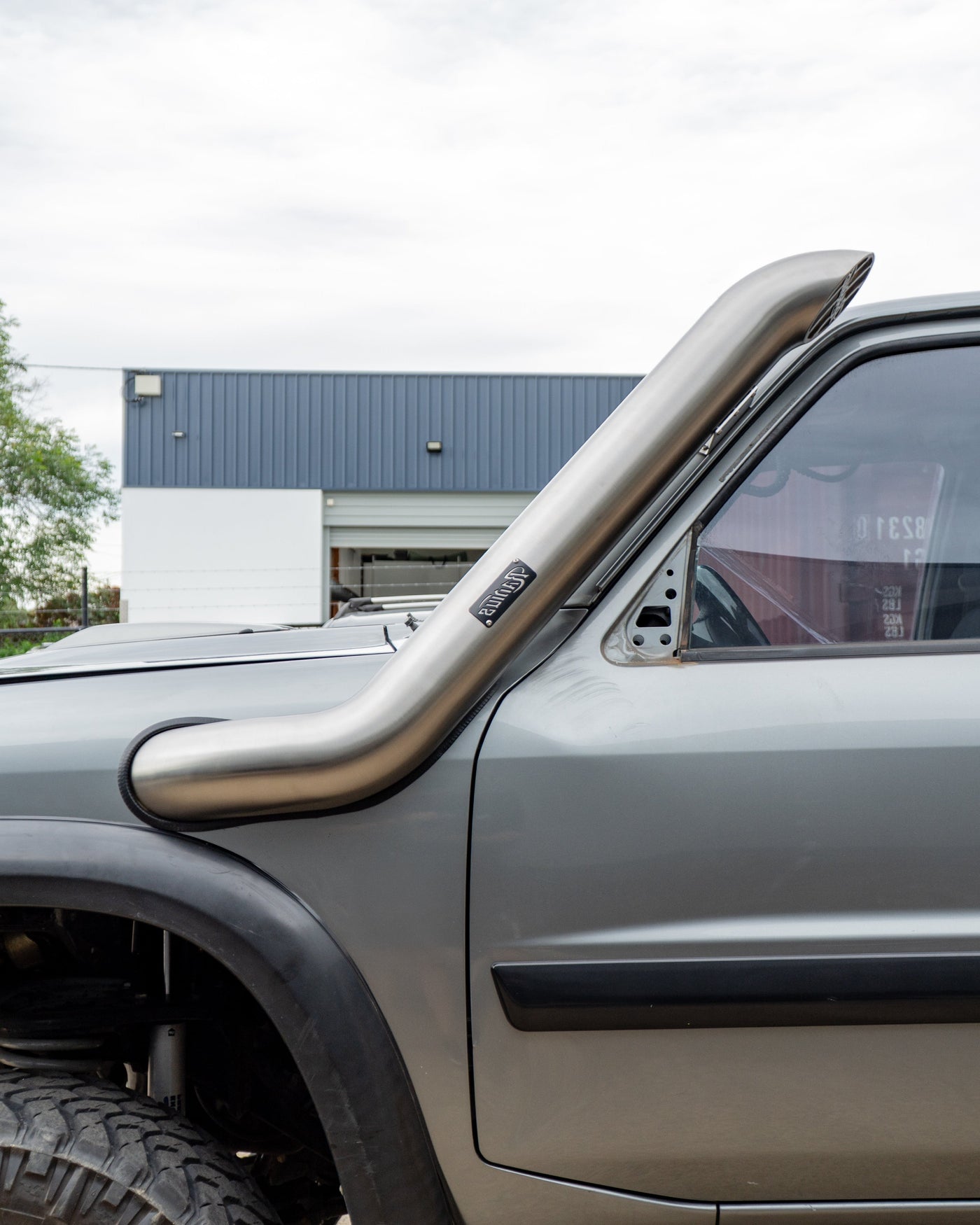 Low Cut 5 Inch Mid Entry Snorkel for the Nissan GU Patrol Series 1-3: Passenger Side Conversion