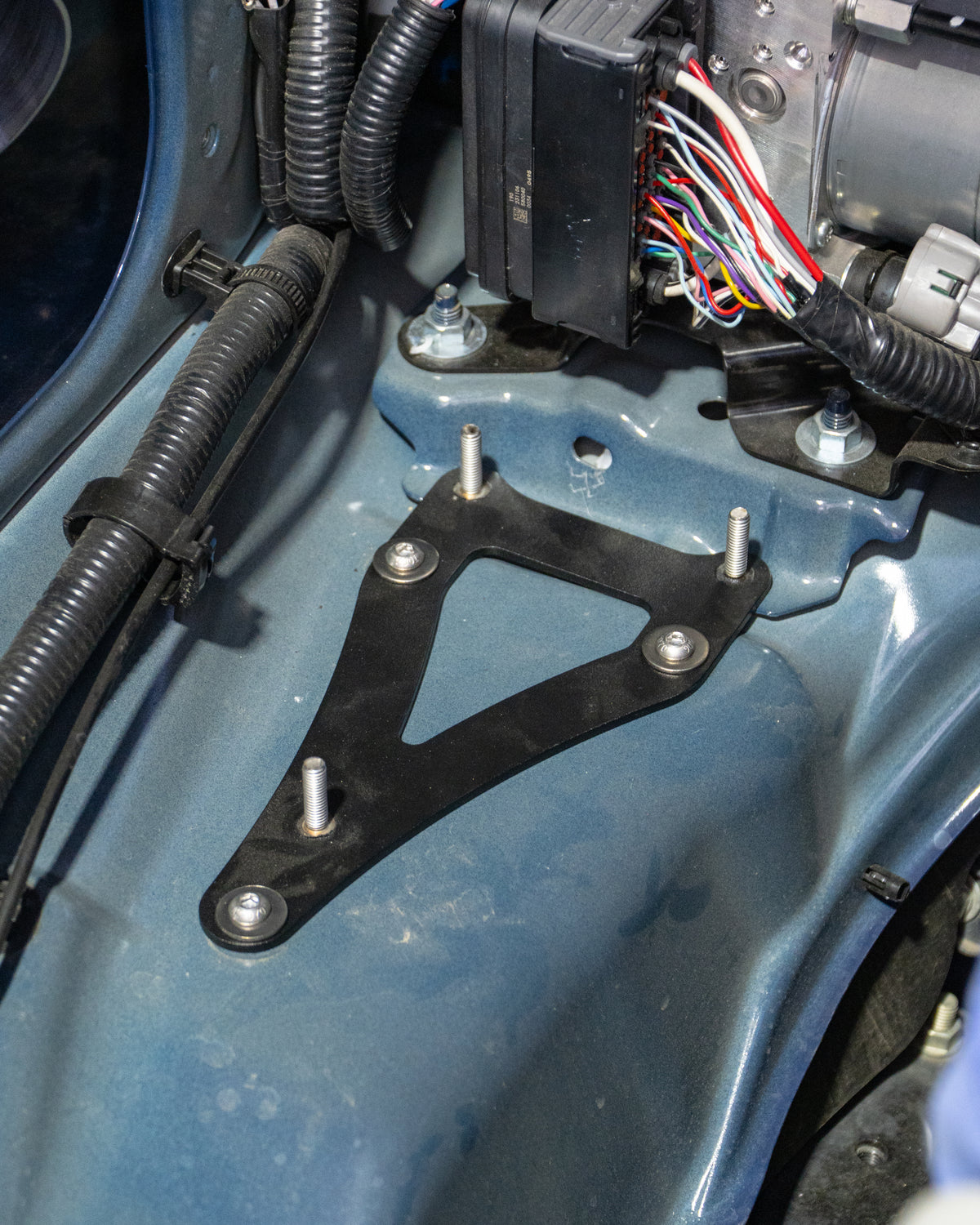 79-series-vdj-airbox-RFA17 bracket