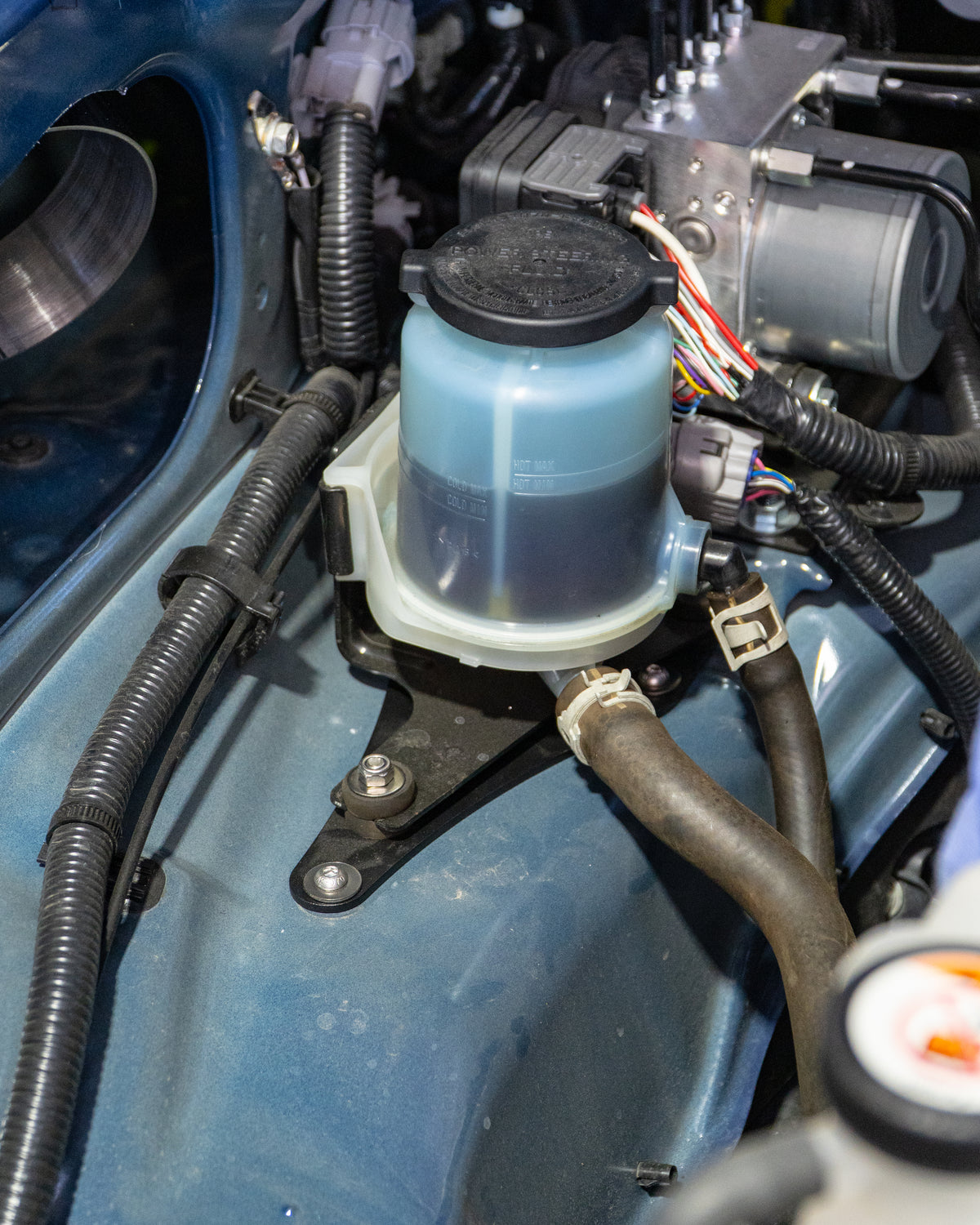 79-series-vdj-airbox-RFA17 bracket 2